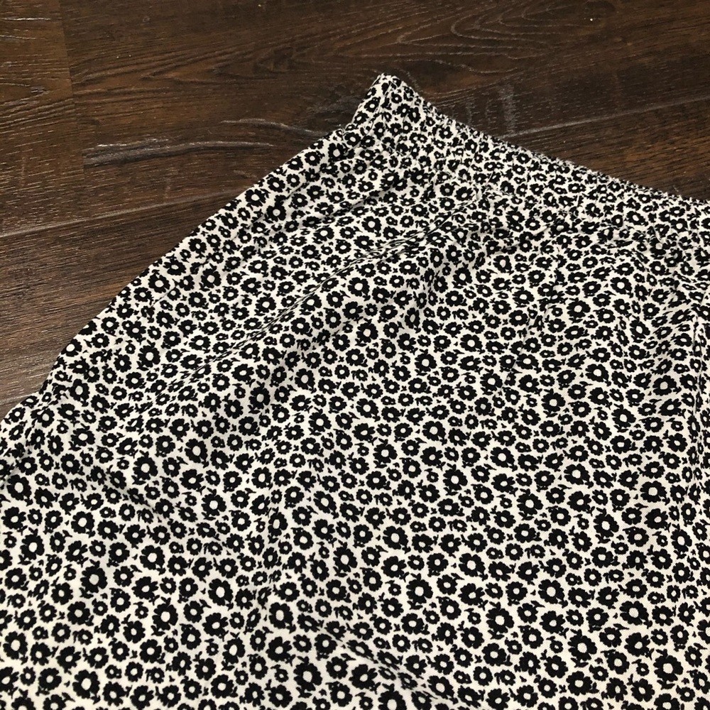 Divided H&M Skirt - Picture 2 of 3